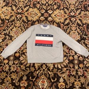 Tommy Hilfiger sweater ☃️